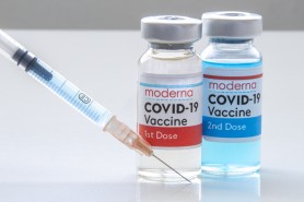 Studiu: Vaccinul Moderna combate COVID-ul și la șase luni după administrare
